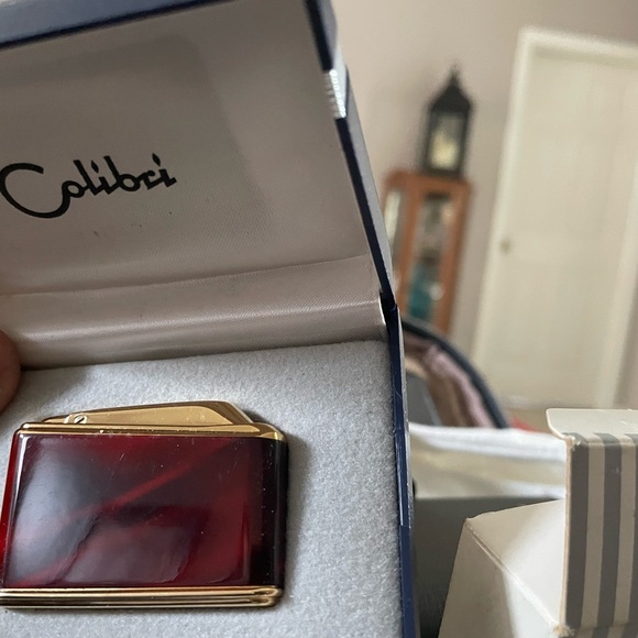 Gold Lighter for Men - Picture 4 of 5